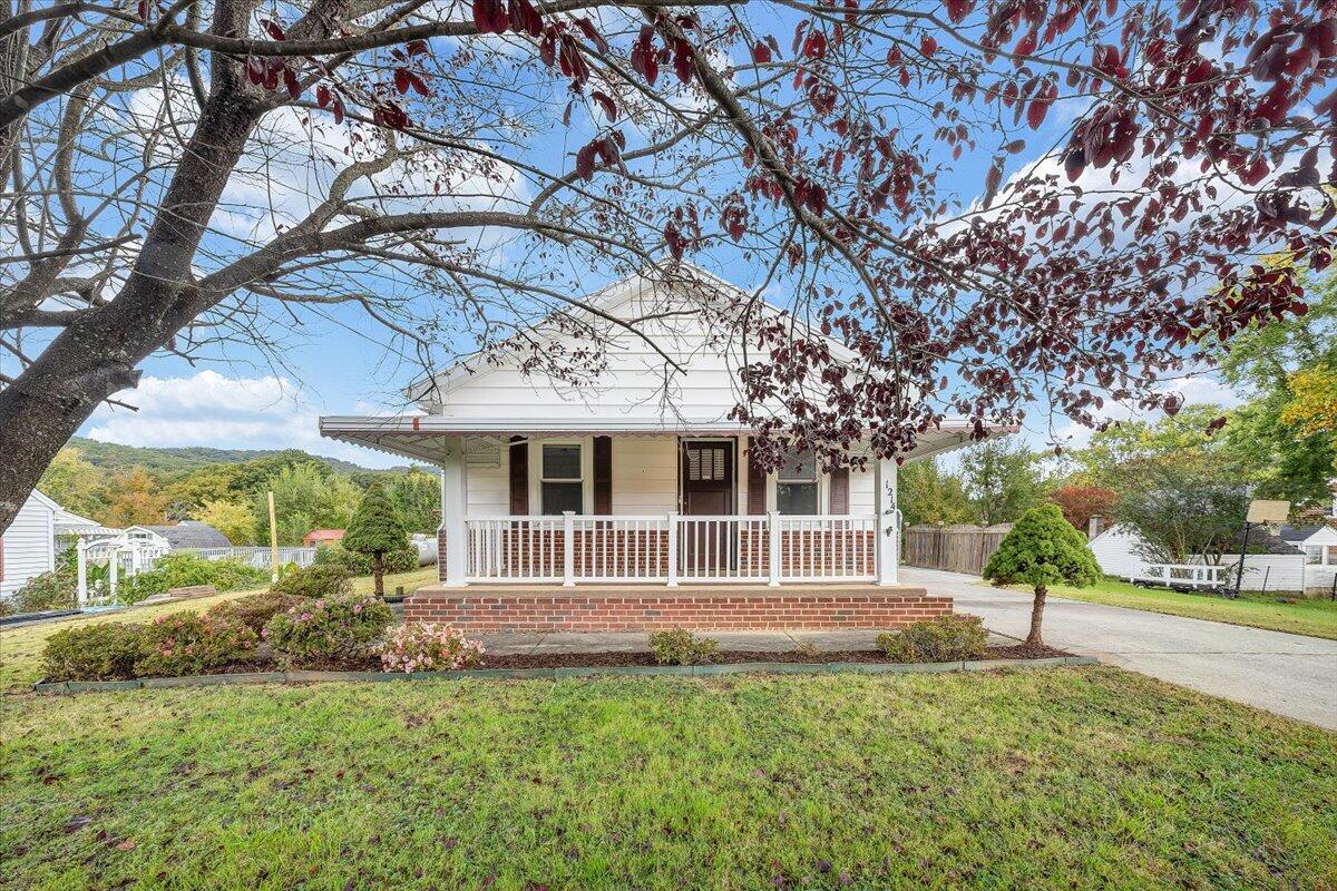 1214 Victory Road Southeast Roanoke, VA 24014 - Photo 27 of 37 Home view