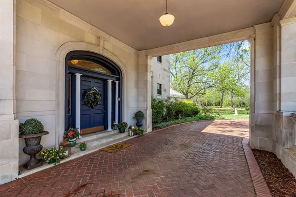 a view of entrance door of the house