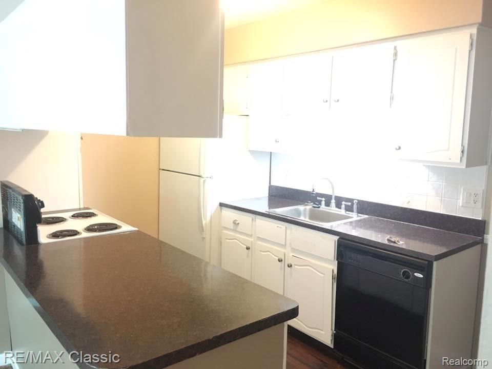 24812 Olde Orchard Novi, MI 48375 - Photo 6 of 13