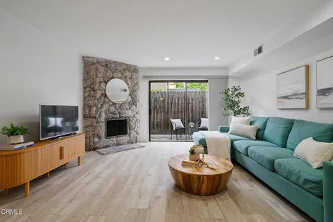 $699,000 | 544 East Magnolia Boulevard, Unit D, Burbank, CA 91501