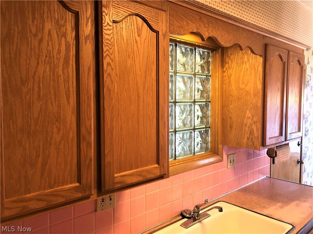 4808 South Sedgewick Road Cleveland, OH 44124 - Photo 9 of 20