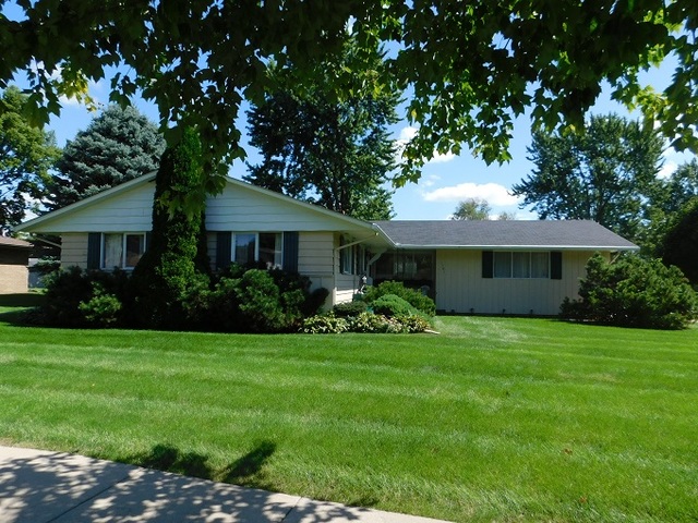 1301 Crest Lane Rochelle, IL 61068 - Photo 1 of 38