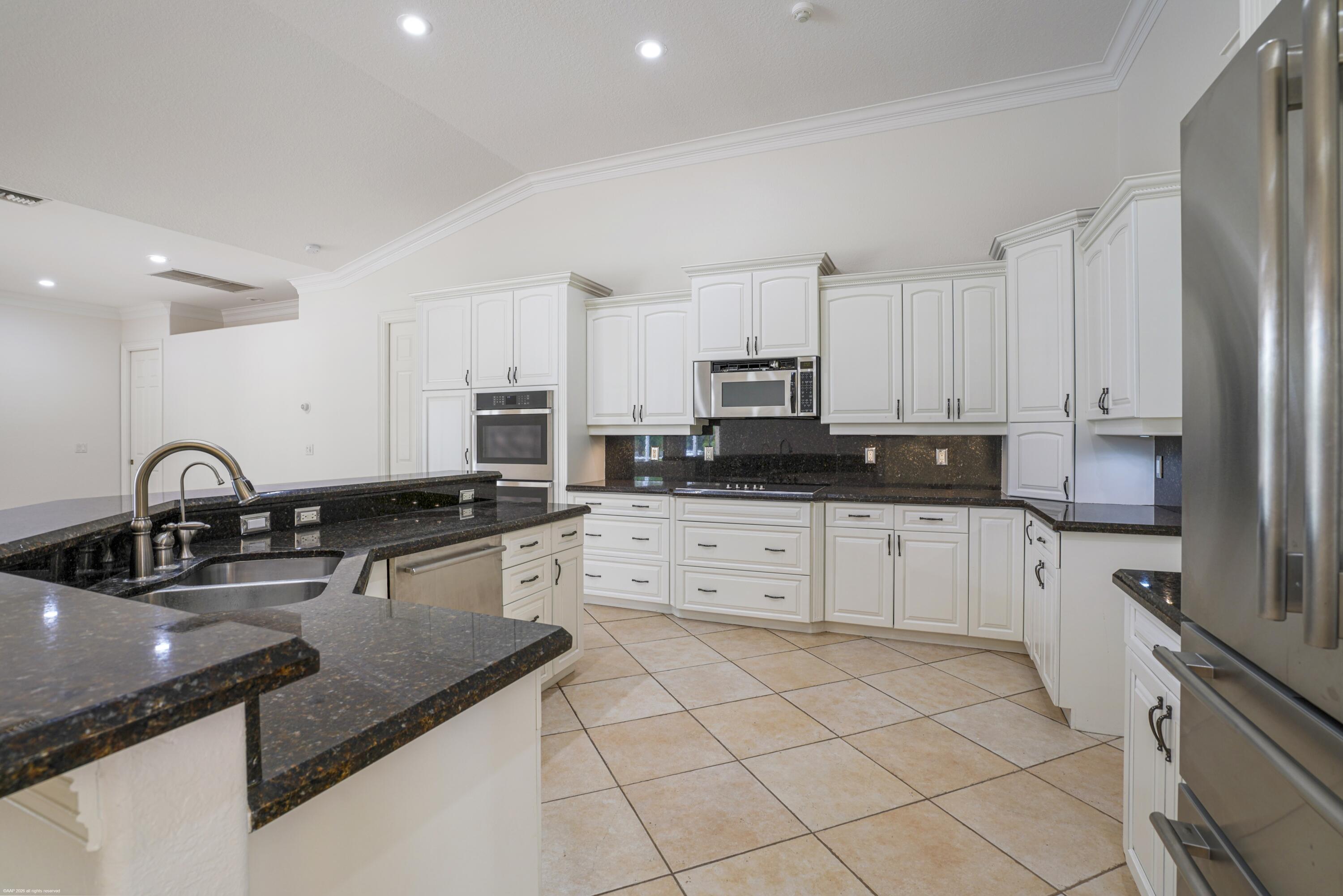 2560 Buck Ridge Trail Loxahatchee, FL 33470 - Photo 17 of 65 Kitchen