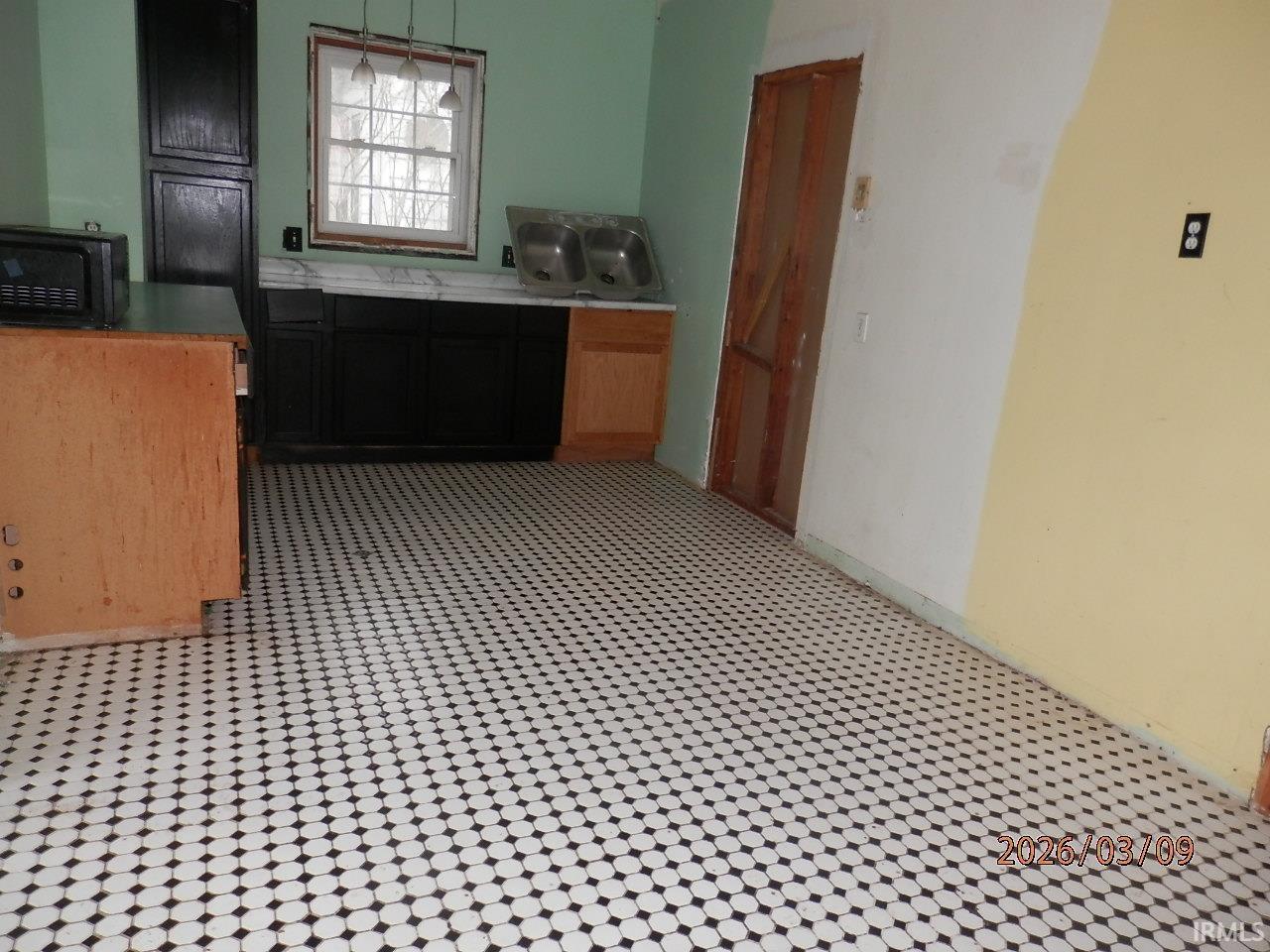 606 Adams Street Cannelton, IN 47520 - Photo 6 of 17