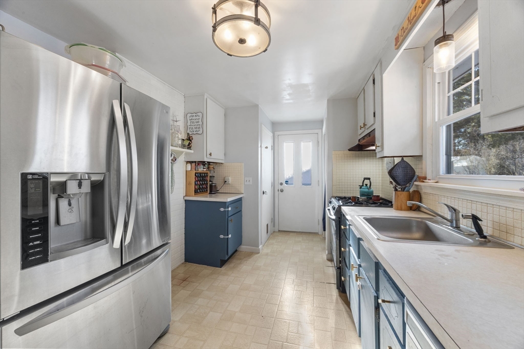 44 Arapahoe Road Bellingham, MA 02019 - Photo 9 of 25