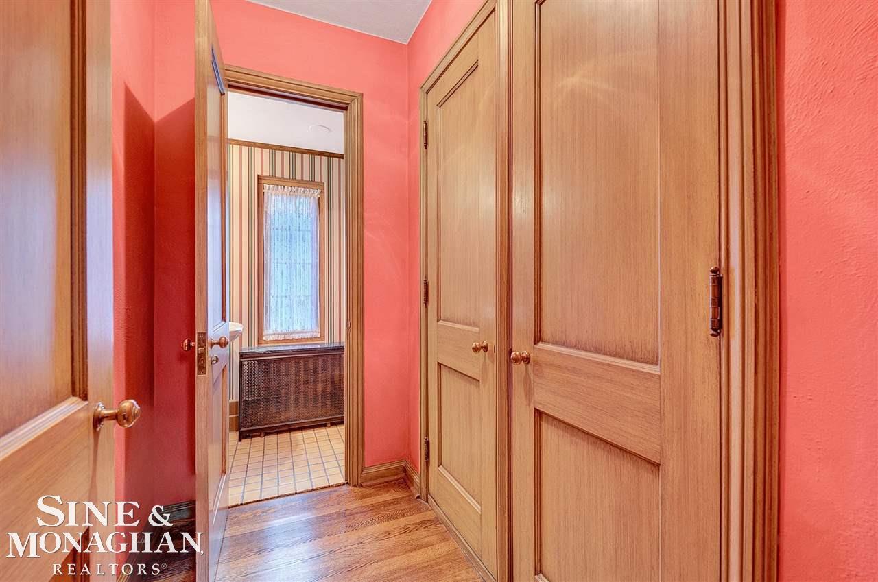 65 Moran Road Grosse Pointe, MI 48236 - Photo 3 of 37 50059289-2.JPG