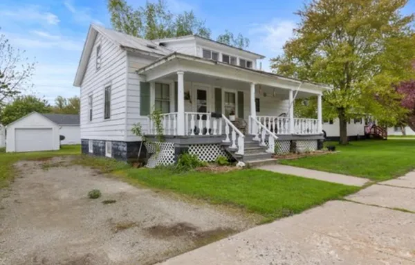 $139,900 | 208 1st Street, Oconto, WI 54153