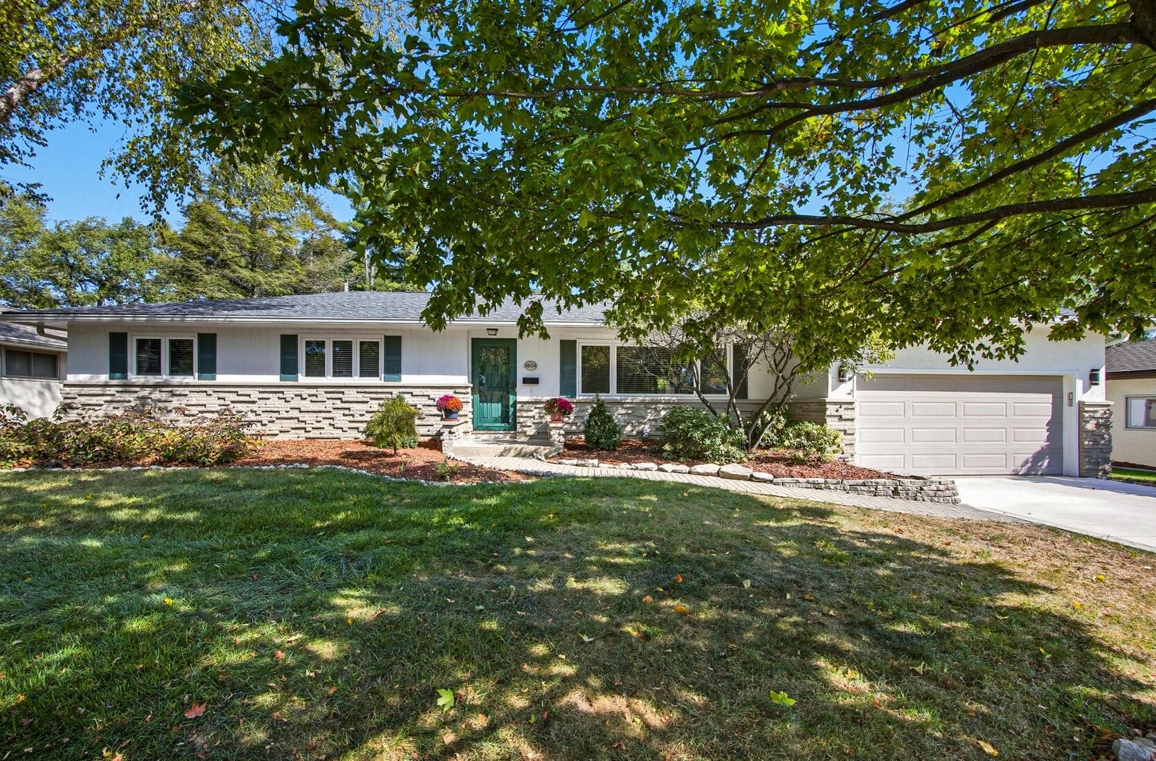 Welcome to 3804 Mountview Road!