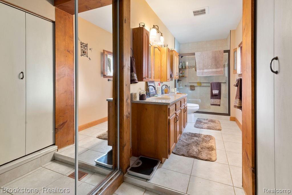 2166 Howe Road Burton, MI 48519 - Photo 11 of 24 GO0A9296.jpg