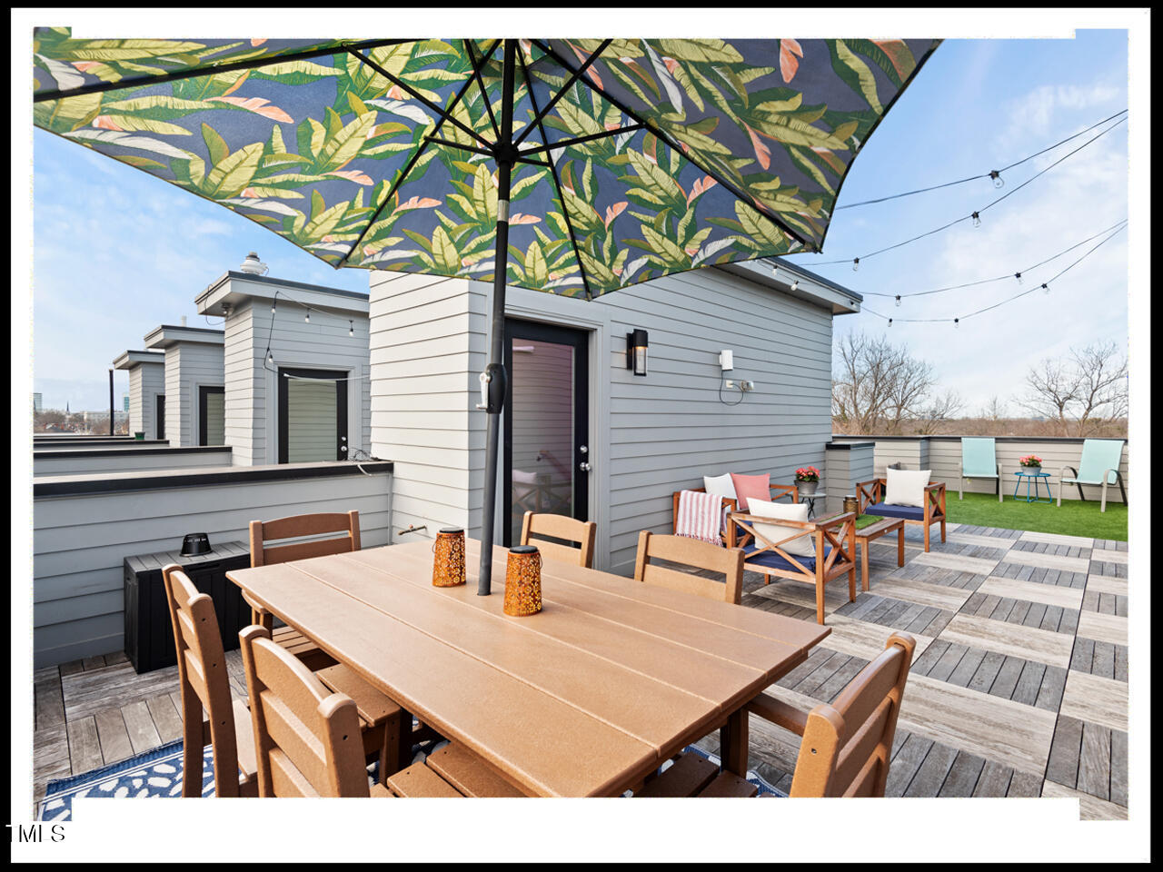 712 East Edenton Street, Unit 105 Raleigh, NC 27601 - Photo 38 of 48 a backyard of a house with table and chairs