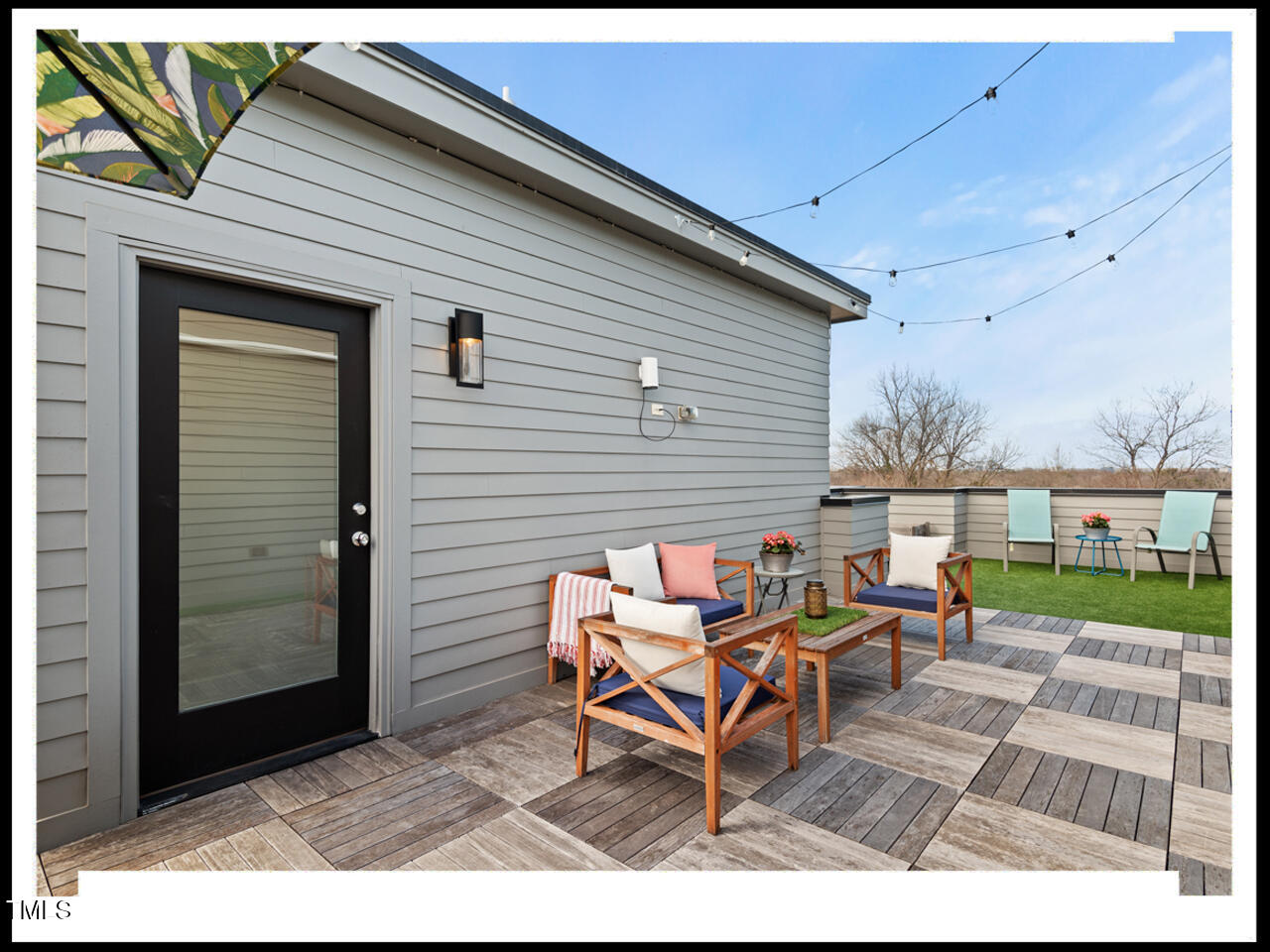 712 East Edenton Street, Unit 105 Raleigh, NC 27601 - Photo 41 of 48 a backyard of a house with outdoor seating