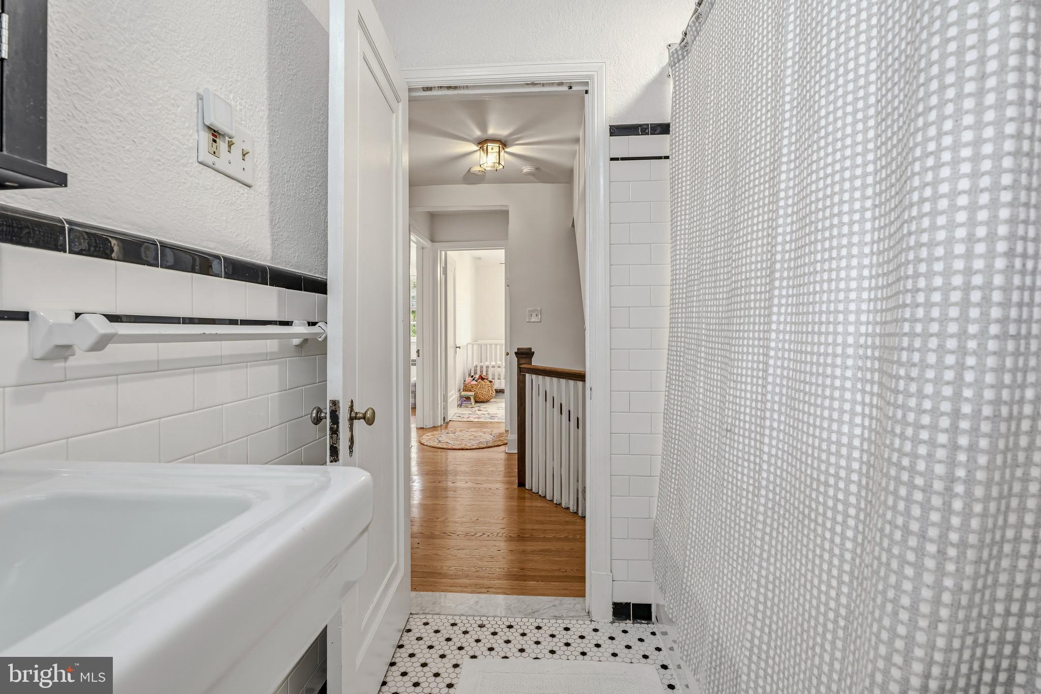 314 Murdock Road Baltimore, MD 21212 - Photo 19 of 42 a bathroom with a tub a sink and a shower