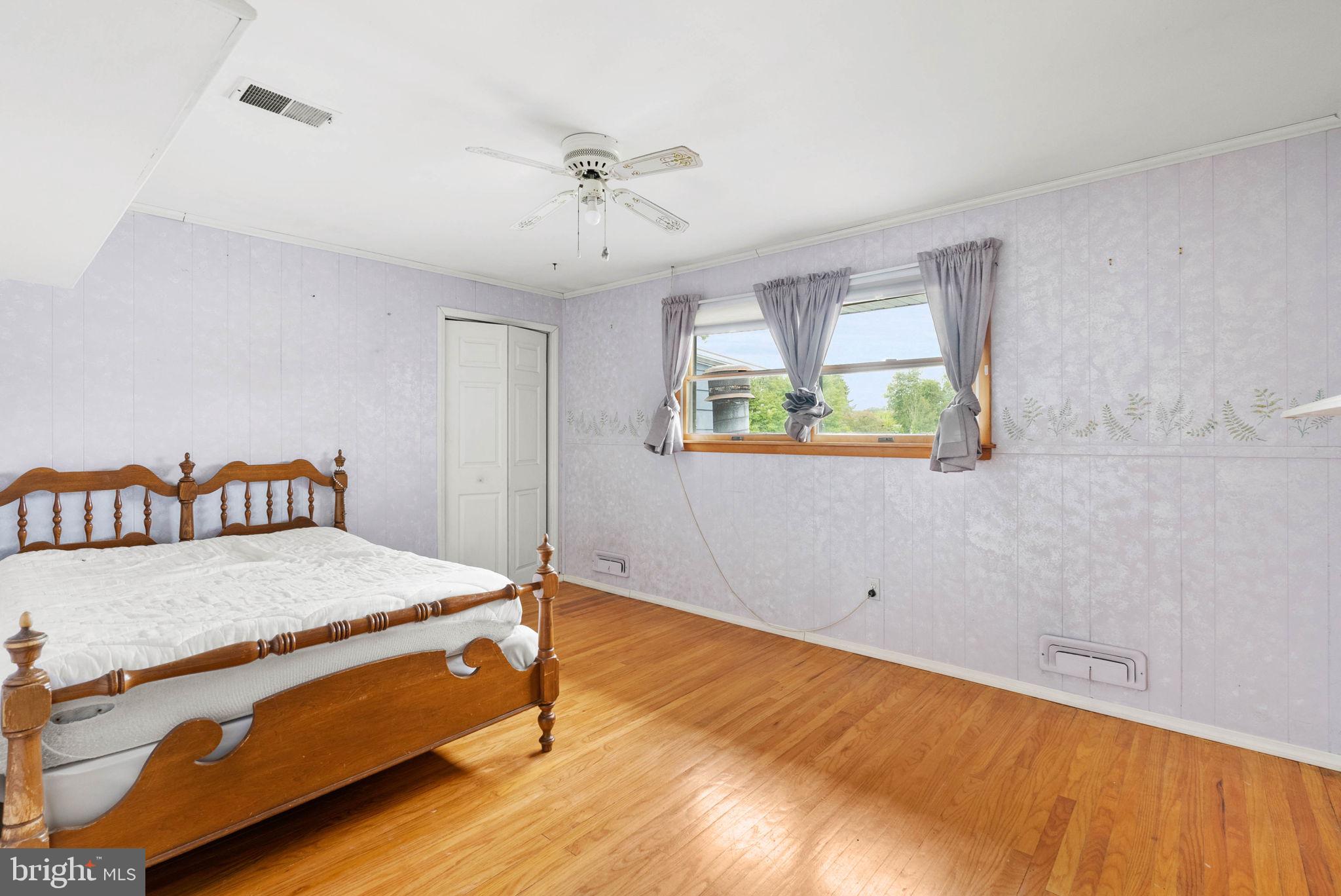 711 George Lane Glendora, NJ 08029 - Photo 27 of 43 a room with a bed and a window