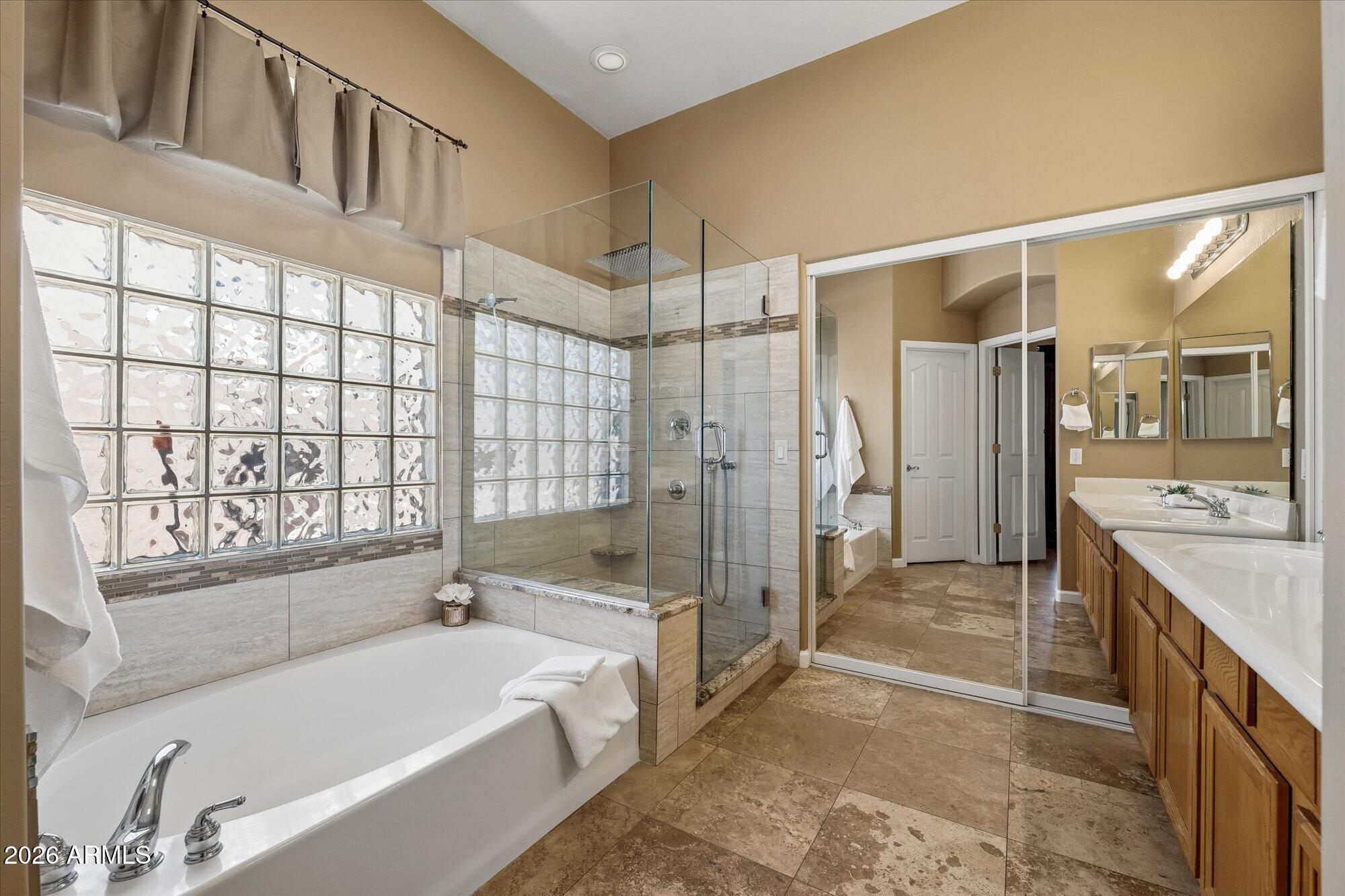 4511 East Swilling Road Phoenix, AZ 85050 - Photo 18 of 36 Separate Tub & Shower