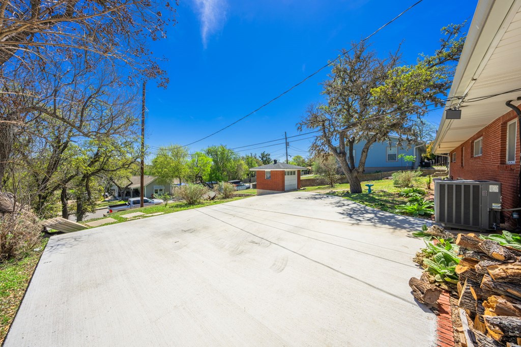 825 Golf Street Kerrville, TX 78028 - Photo 26 of 38 a view of a street with a house