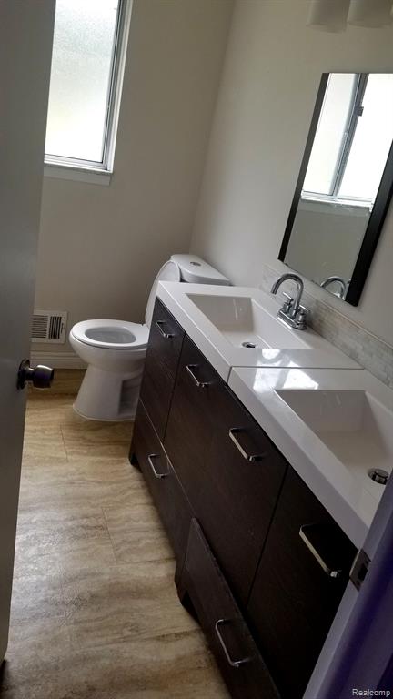 8358 Harding Center Line, MI 48015 - Photo 7 of 23
