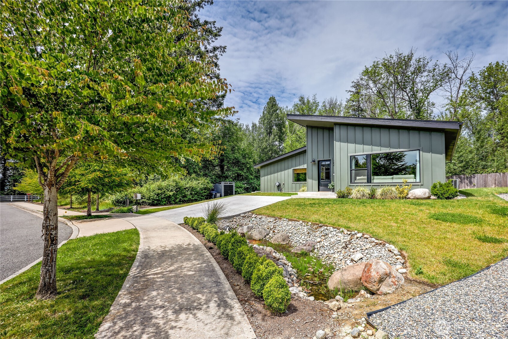 384 Northwest Ruth Lane Bremerton, WA 98310 - Photo 2 of 39