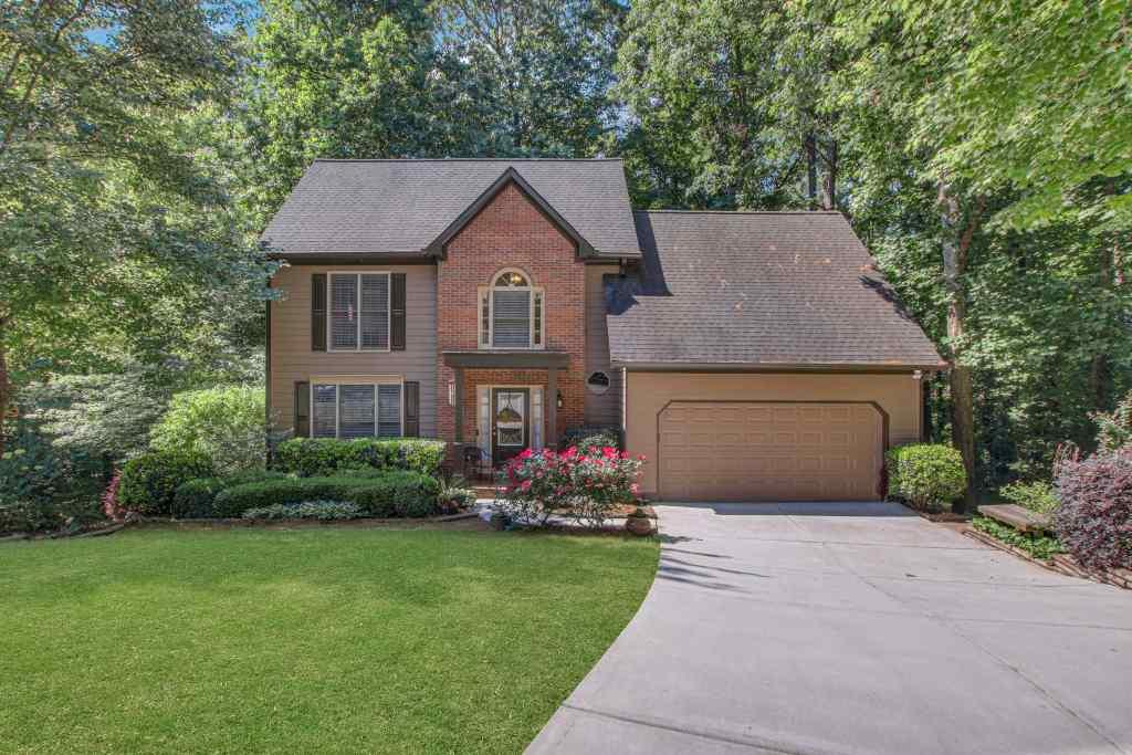 Welcome Home to this beautiful home located in a culdesac in the Summerchase community at Town Lake.
