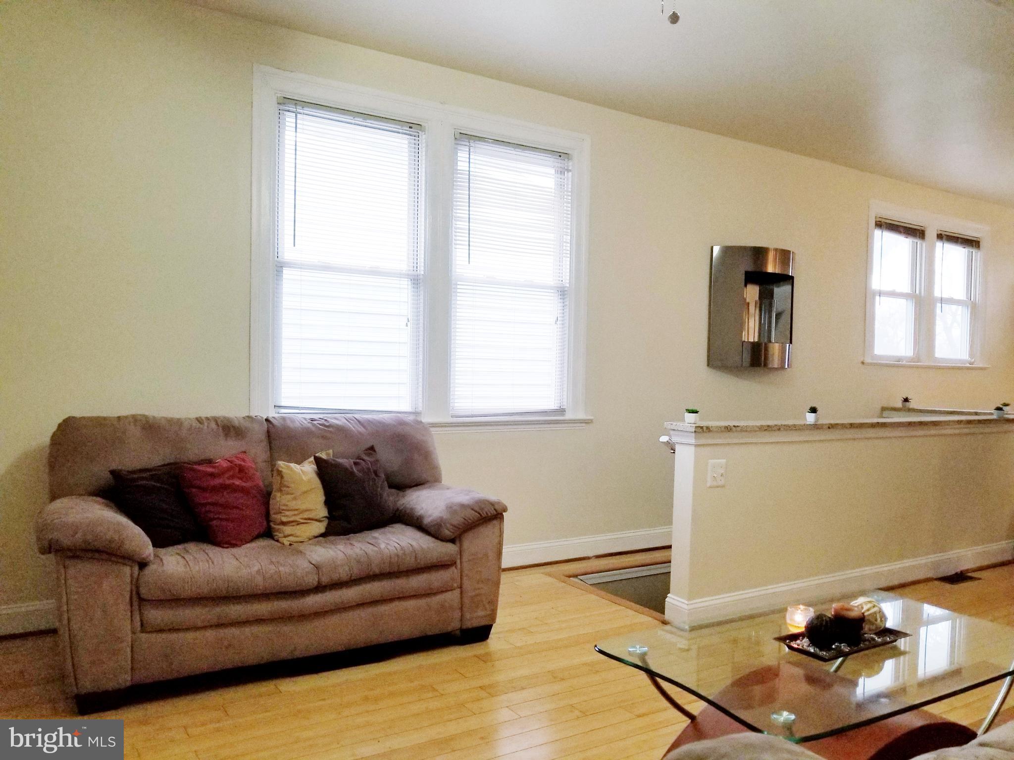6004 Addison Road Capitol Heights, MD 20743 - Photo 12 of 36 Living Room