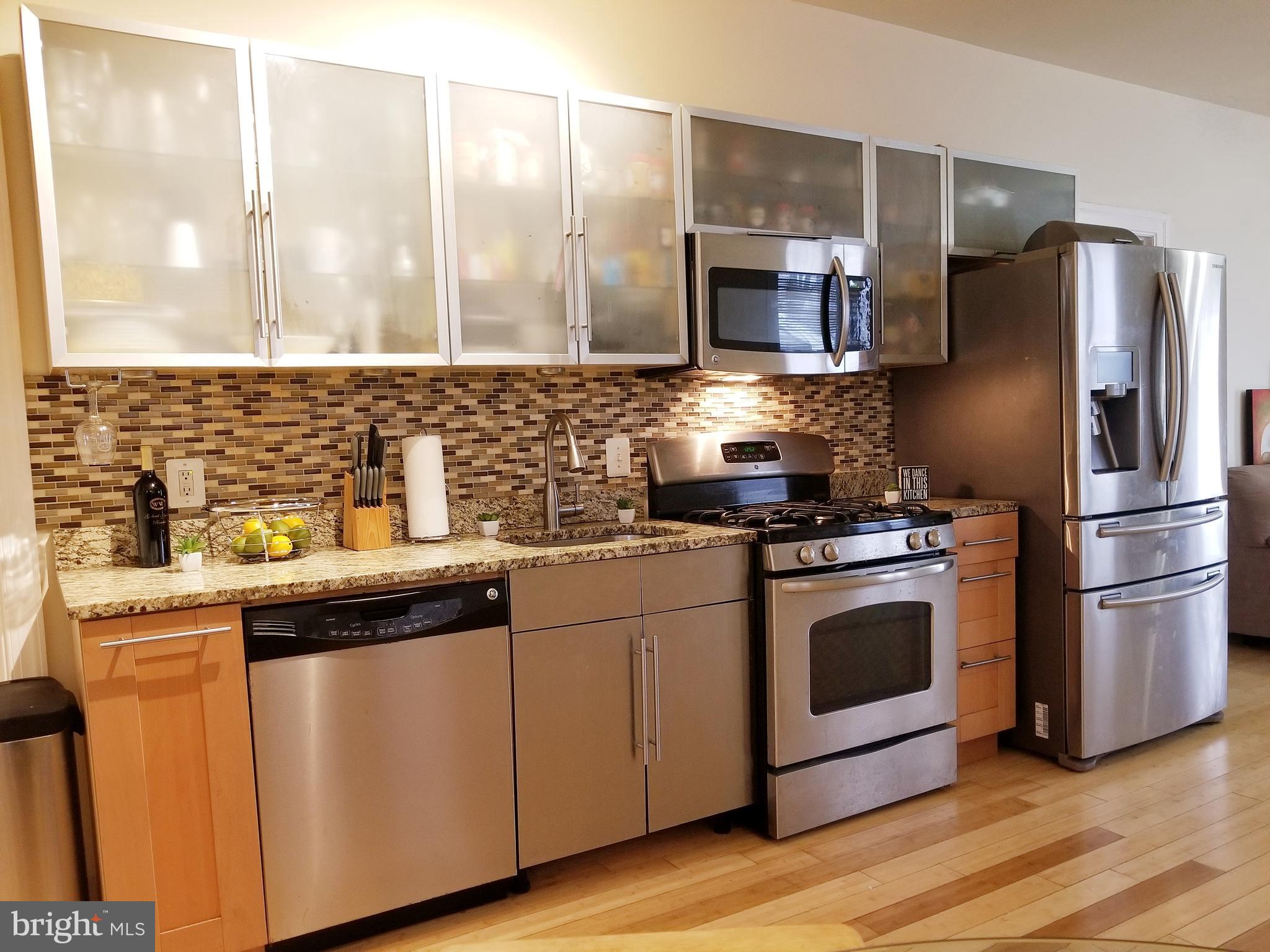 6004 Addison Road Capitol Heights, MD 20743 - Photo 6 of 36 Stainless Steel Appliances