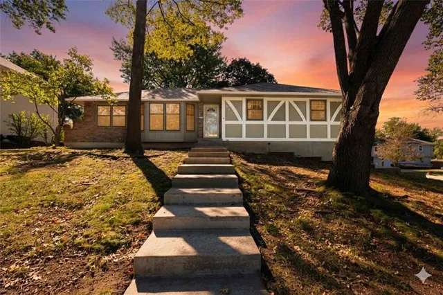 $330,000 | 801 East Piatt Lane, Olathe, KS 66061