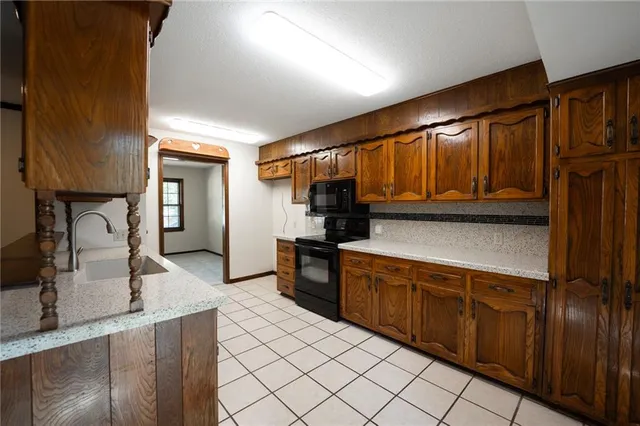 $320,000 | 801 East Piatt Lane, Olathe, KS 66061