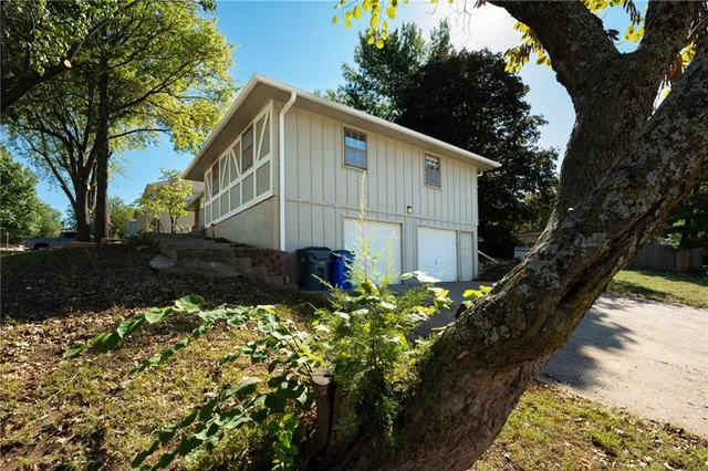 $330,000 | 801 East Piatt Lane, Olathe, KS 66061