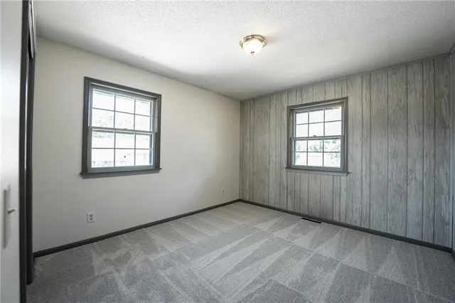 $320,000 | 801 East Piatt Lane, Olathe, KS 66061