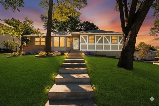 $320,000 | 801 East Piatt Lane, Olathe, KS 66061