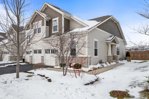 $575,000 | 522 Peterson Court, Barrington, IL 60010