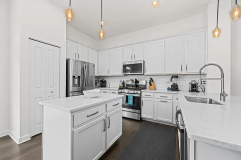 $575,000 | 522 Peterson Court, Barrington, IL 60010