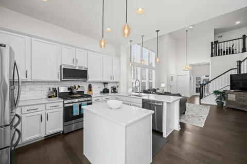 $575,000 | 522 Peterson Court, Barrington, IL 60010