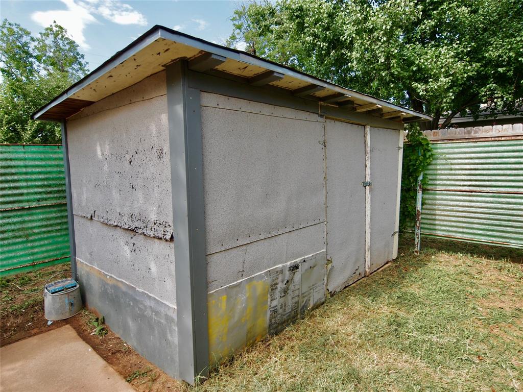 1441 Brazos Street Graham, TX 76450 - Photo 27 of 34 a backyard of a house