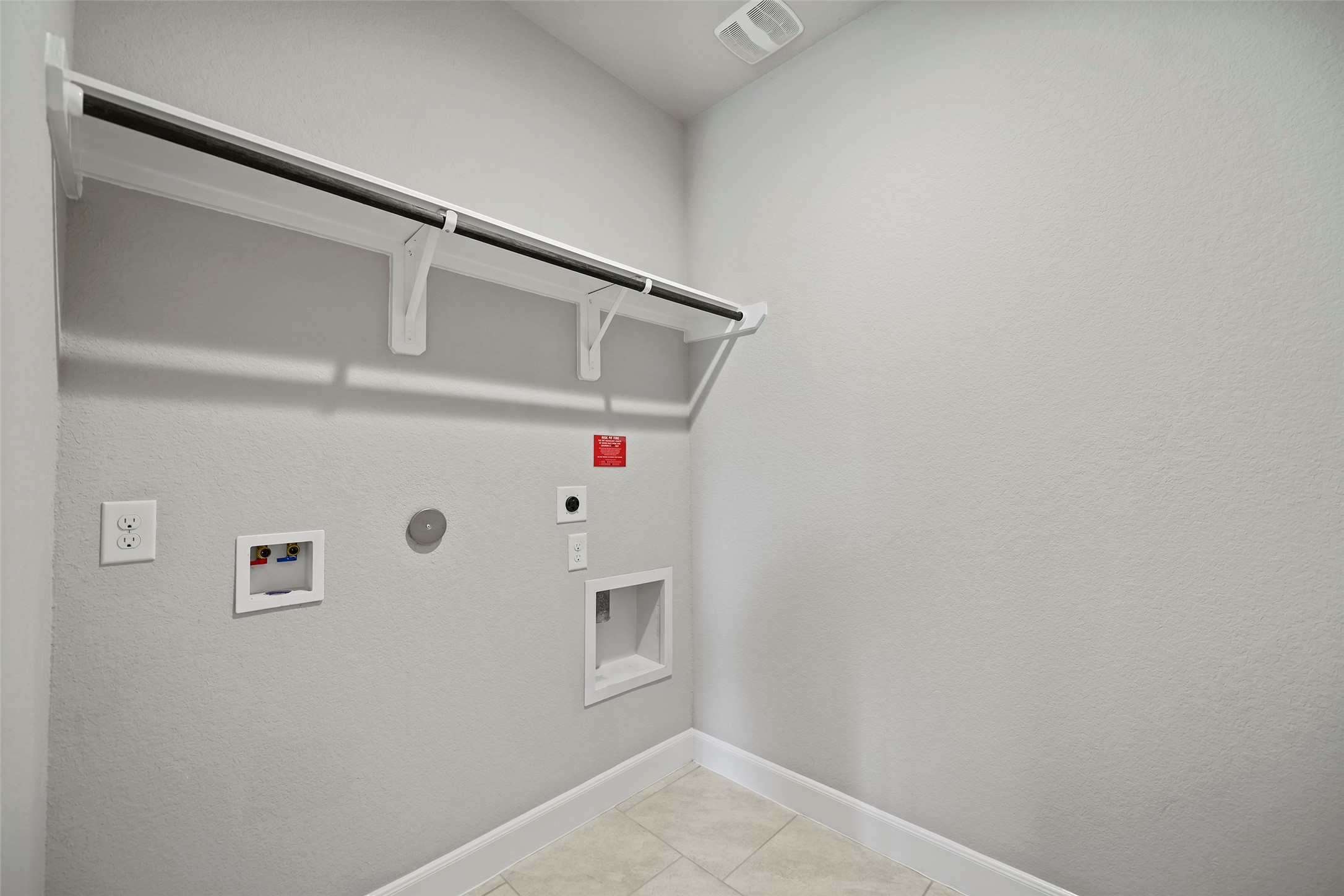 5839 Metaphor Way Rosenberg, TX 77469 - Photo 33 of 50 Laundry room