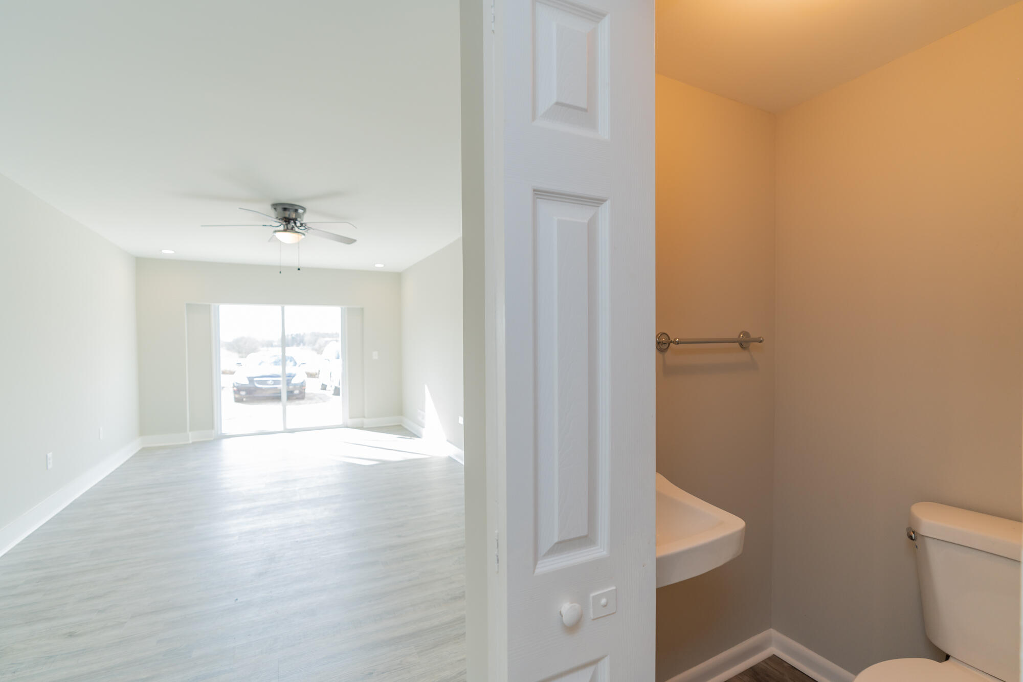 4617 Hancock Road Chattanooga, TN 37416 - Photo 15 of 47 Convenient updated half bathroom
