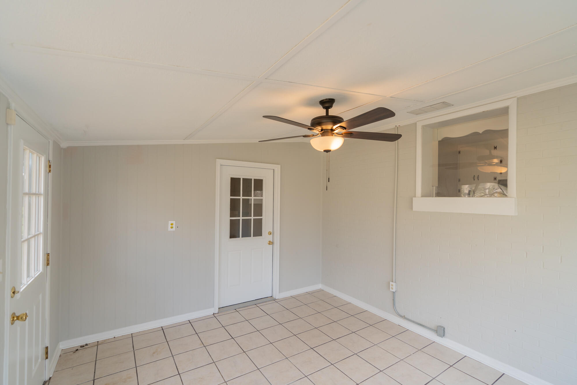 4617 Hancock Road Chattanooga, TN 37416 - Photo 10 of 47 New ceiling fan and tiled floors