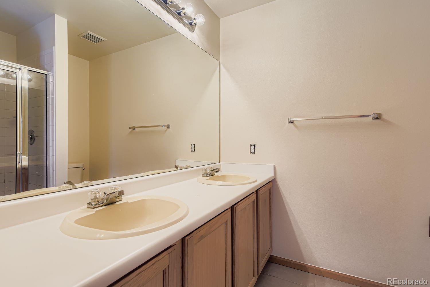 10505 Hyacinth Place Highlands Ranch, CO 80129 - Photo 21 of 40 a bathroom with a sink and a mirror