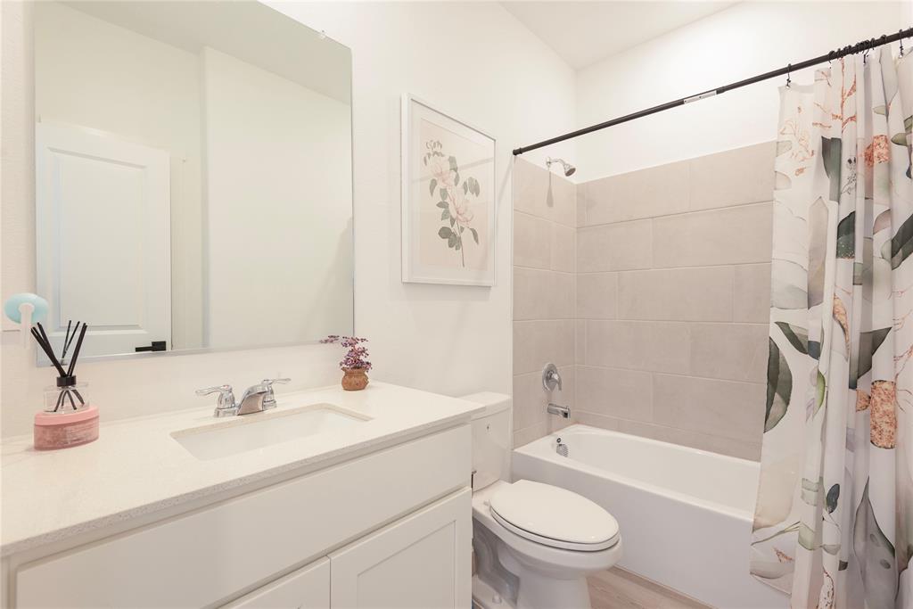 512 Capstone Court Princeton, TX 75407 - Photo 14 of 32 a bathroom with a sink a toilet and a bathtub