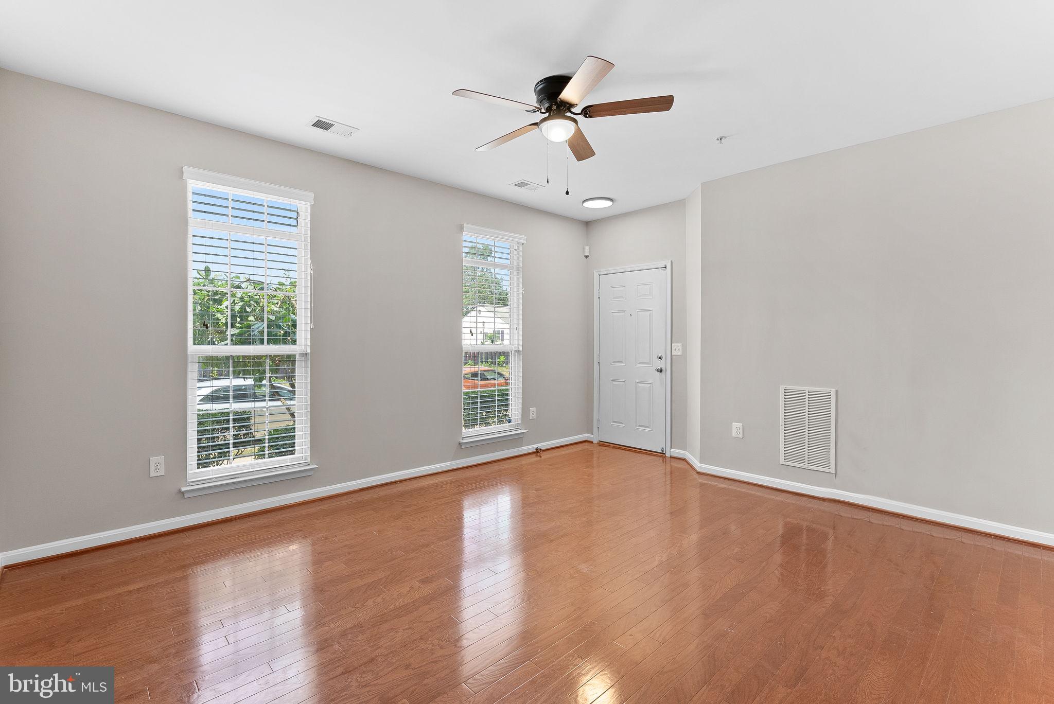 9435 Stonewall Road Manassas, VA 20110 - Photo 5 of 27