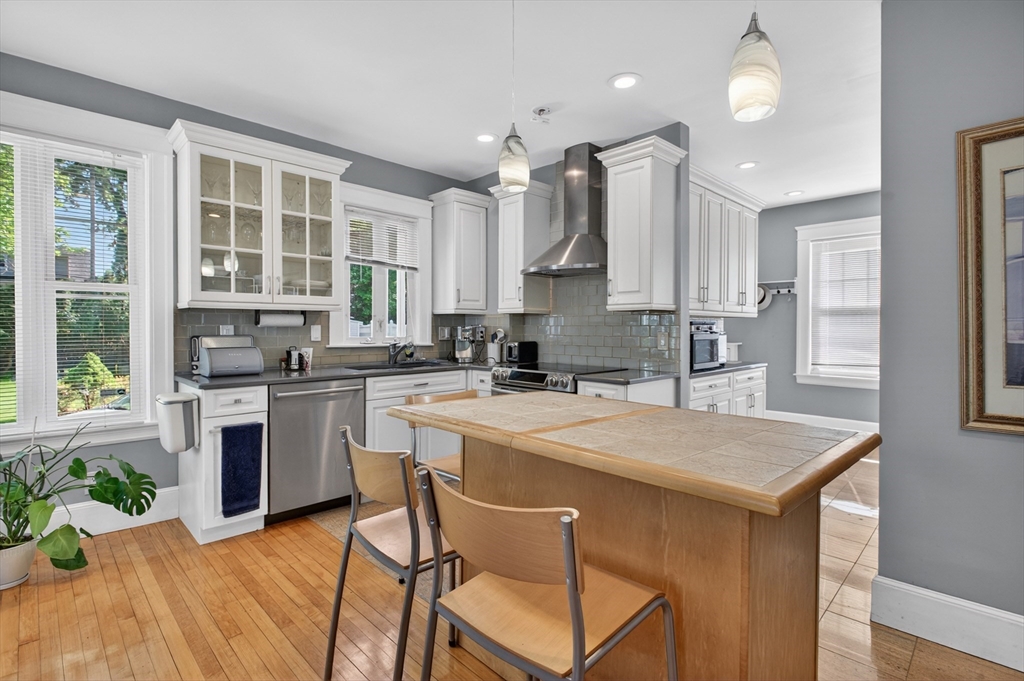 962 Pleasant Street Worcester, MA 01602 - Photo 9 of 32