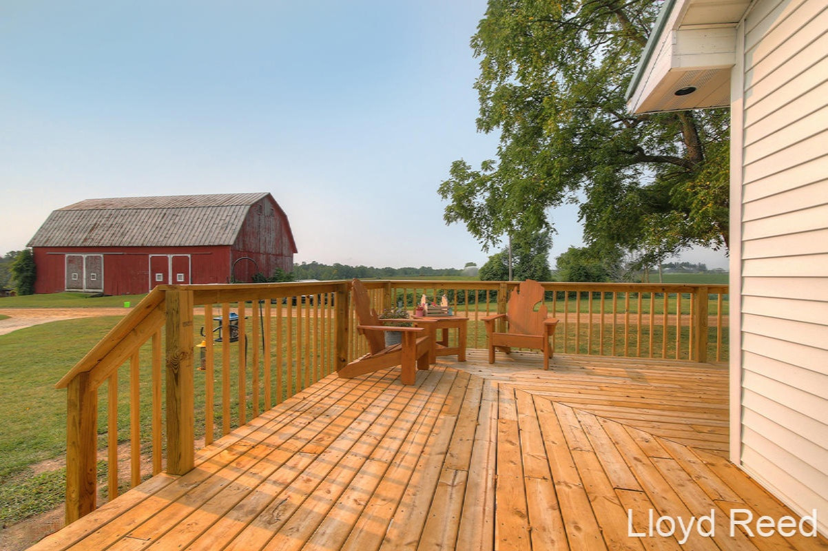 12250 West Cutler Road Lakeview, MI 48850 - Photo 15 of 28 Deck