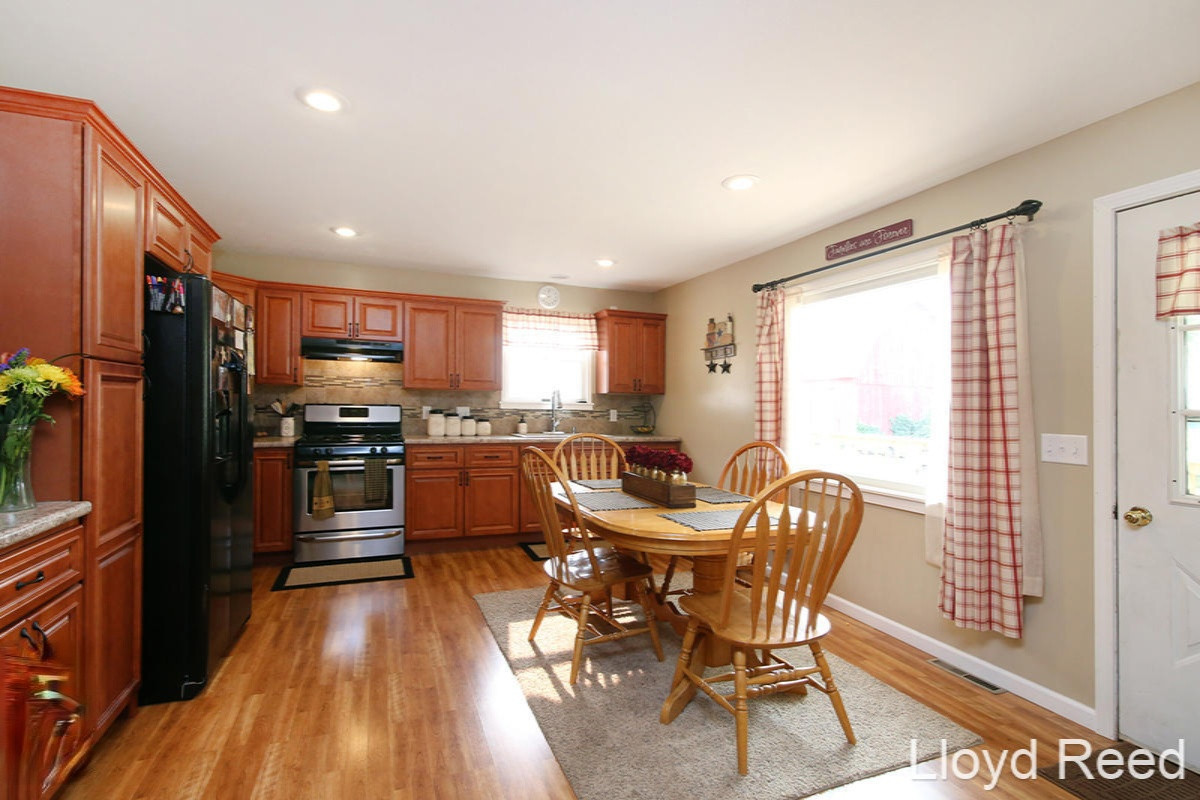 12250 West Cutler Road Lakeview, MI 48850 - Photo 2 of 28 Kitchen