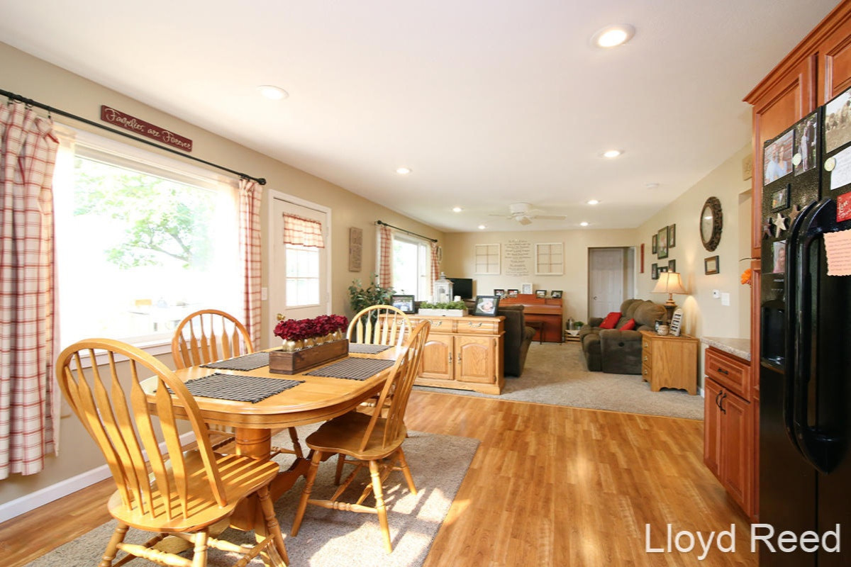 12250 West Cutler Road Lakeview, MI 48850 - Photo 5 of 28 Dining Living Photo