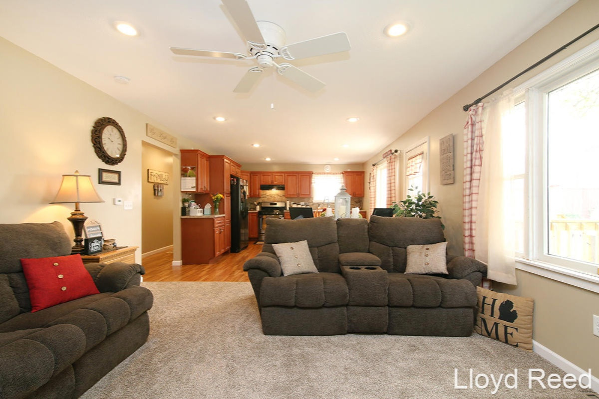 12250 West Cutler Road Lakeview, MI 48850 - Photo 7 of 28 Living Room Photo 2