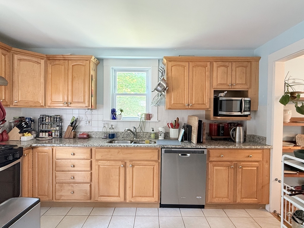 139 Oakdale Road Newton, MA 02461 - Photo 7 of 36