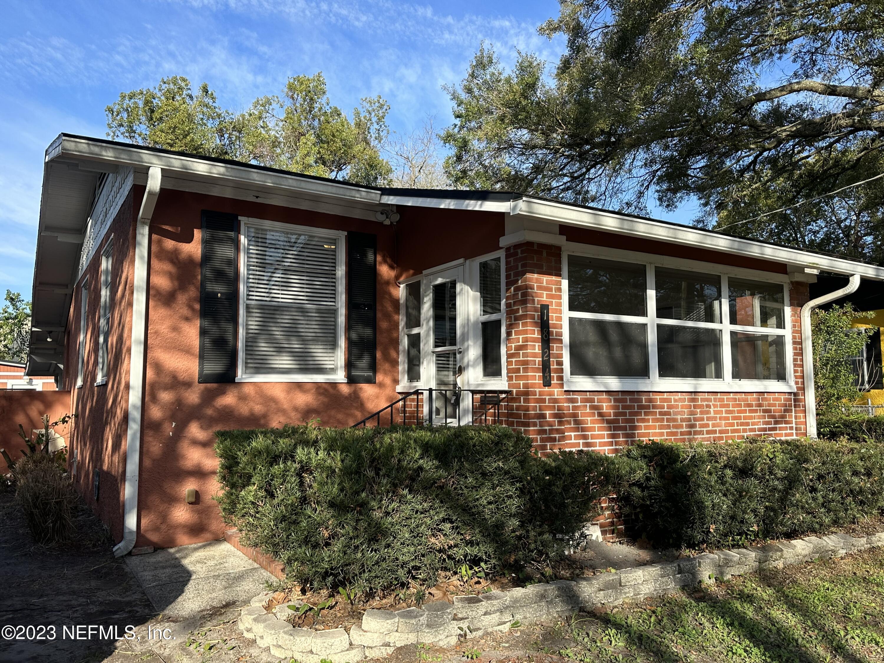 1824 Perry Place Jacksonville, FL 32207 - Photo 1 of 20 Front of house