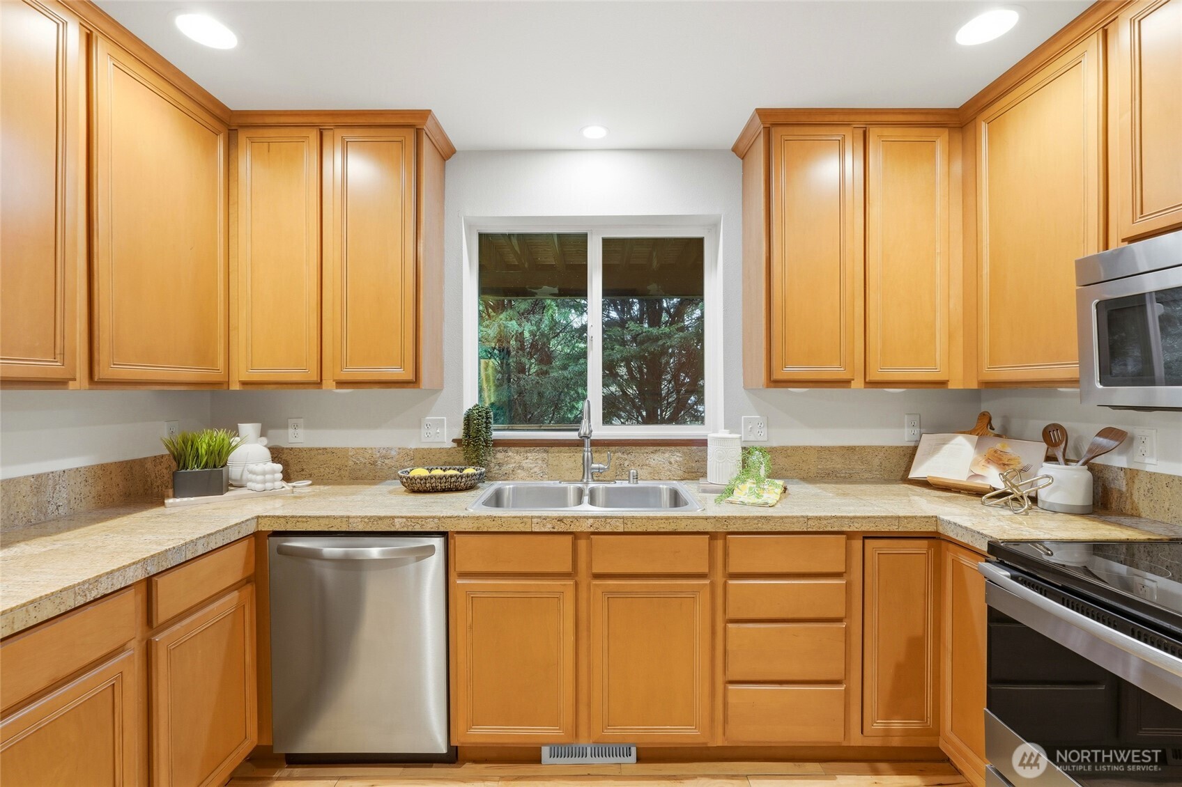 8017 64th Street Southeast Snohomish, WA 98290 - Photo 8 of 40