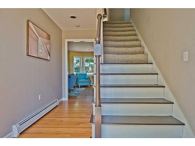 9 Muirfield Road Cumberland, ME 04021 - Photo 5 of 32 Entry.