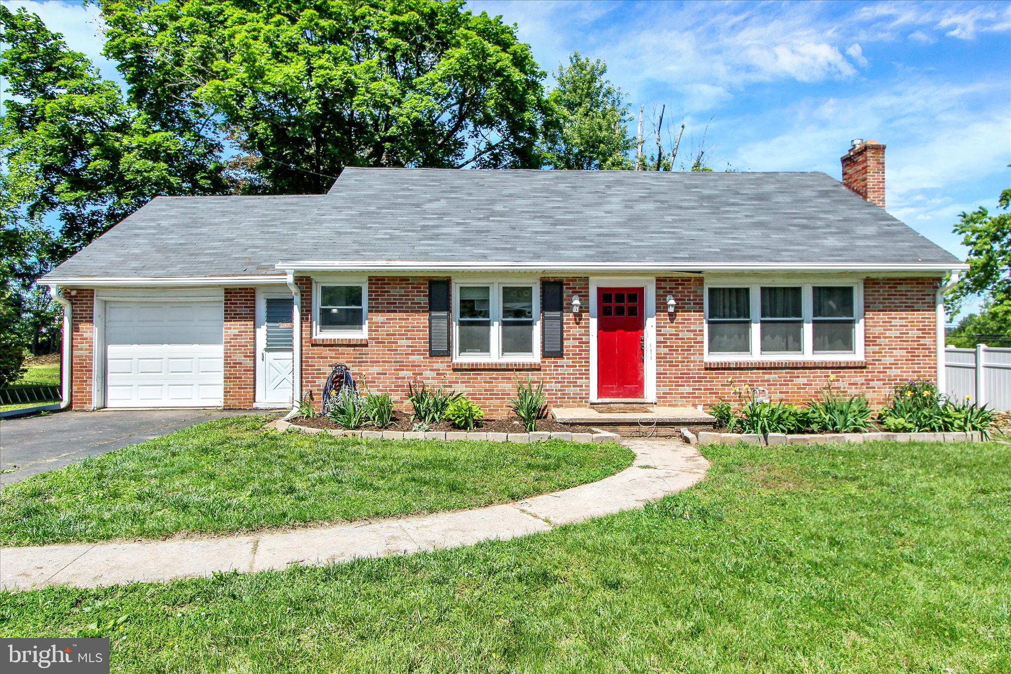 2250 South Queen Street York, PA 17402 - Photo 1 of 25