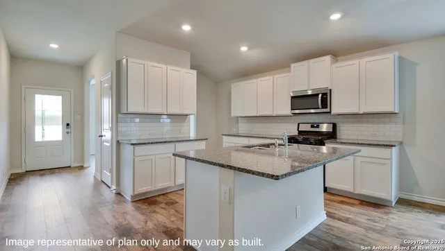 $319,999 | 12820 El Arrayan, Converse, TX 78109